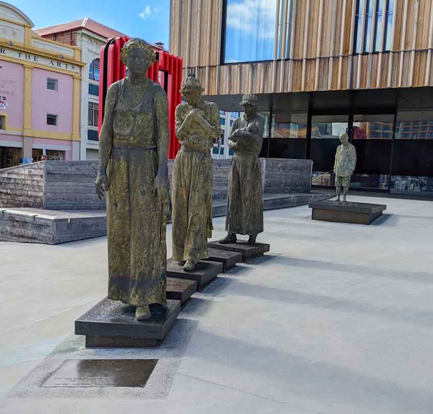 Image showing bronze sculptures depicting three women and a child sculpture