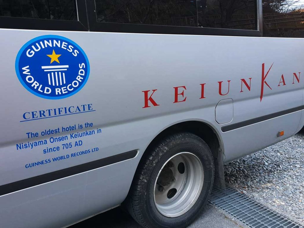 Image of a shuttle bus with writing on its side saying the word Keiunkan